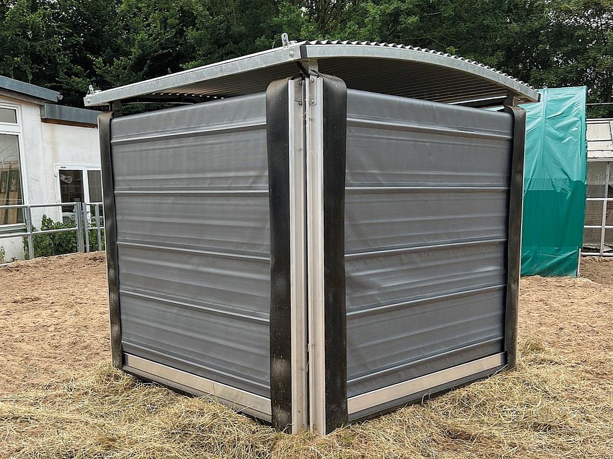 Automatisierte Growi®-Futterraufe mit HUESKER-Fütterungssteuerung - Pferdegerecht und effizient für optimale Pferdehaltung mit automatischen Fütterungszeiten 2 x 3 m