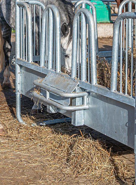 Compact-Viereckraufe mit Sicherheits-Palisadenfressgittern 12 Fressplätze - Weidetec