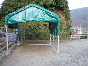 Practical walk-through pasture tent (3.6 x 4 m) with roof and accessories 